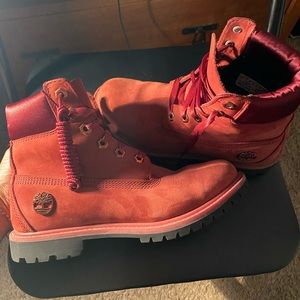 Burgundy timberland boots with ribbon laces